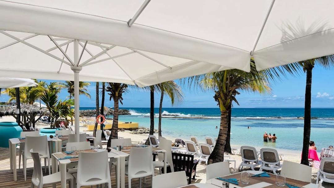Tres Bel Appartement Avec Vue Mer, Acces Direct A La Plage Et Piscine Surveillee Сен Франсоа Екстериор снимка